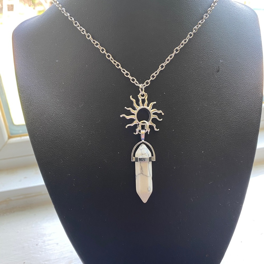 Sun necklace with pendant